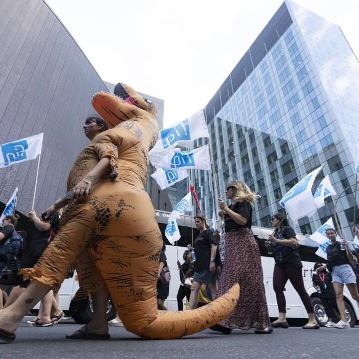 Quebec nurses threaten to stop working overtime as talks continue for new contract